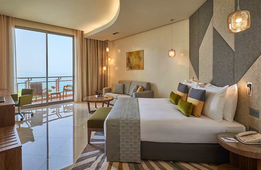 Deluxe Pool View Room