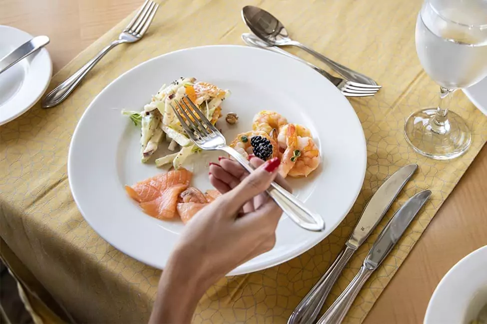 Dining & Entertainment